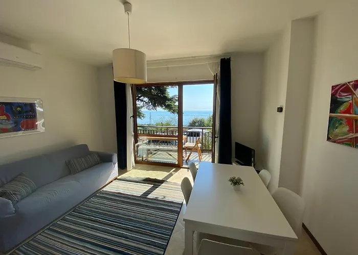 Apartment With Terrace And Garden With A Sea View